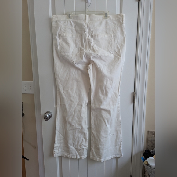 NWT Gap HIGH RISE 70s FLARE Plus Size 35 Women's White Jeans - Picture 8 of 13